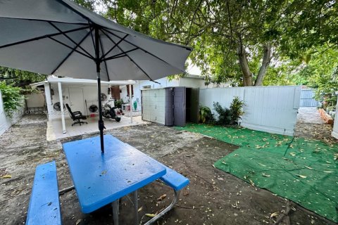 House in Miami, Florida 6 bedrooms, 172.43 sq.m. № 1889668 - photo 21