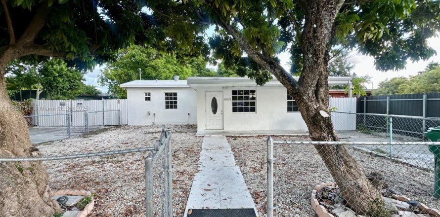 House in Miami, Florida 6 bedrooms, 172.43 sq.m. № 1889668