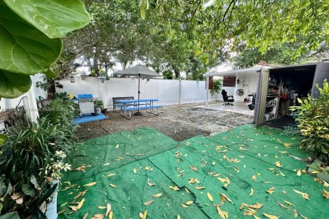 House in Miami, Florida 6 bedrooms, 172.43 sq.m. № 1889668 - photo 22