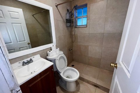House in Miami, Florida 6 bedrooms, 172.43 sq.m. № 1889668 - photo 7