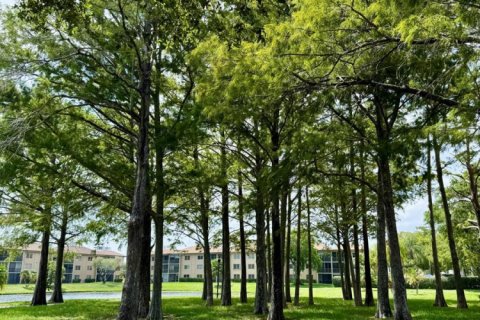 Condo in Lauderhill, Florida, 2 bedrooms  № 2265581 - photo 4