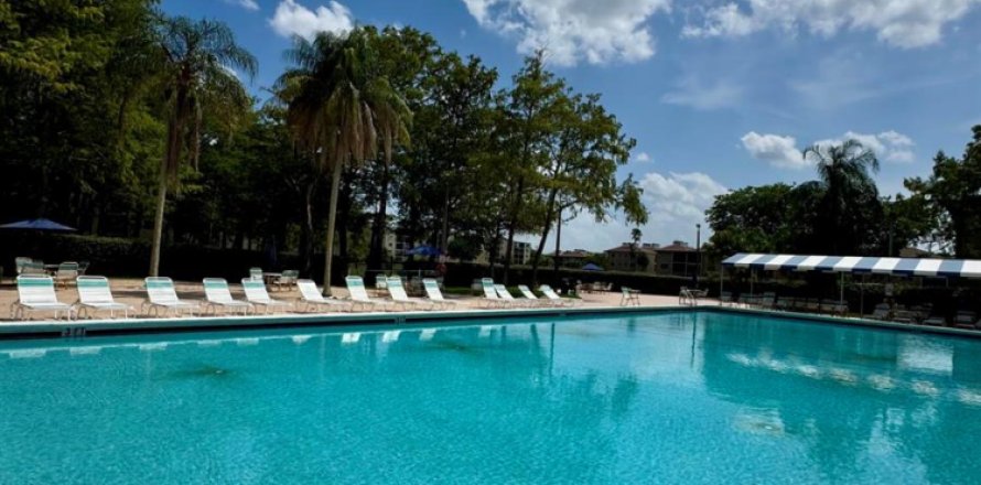 Condo in Lauderhill, Florida, 2 bedrooms  № 2265581