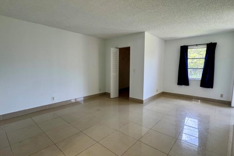 Condo in Lauderhill, Florida, 2 bedrooms  № 2265581 - photo 9