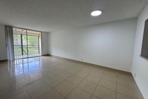 Condo in Lauderhill, Florida, 2 bedrooms  № 2265581 - photo 13