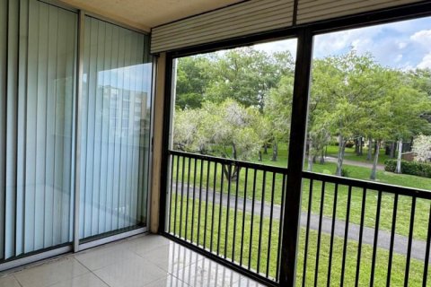 Condo in Lauderhill, Florida, 2 bedrooms  № 2265581 - photo 11