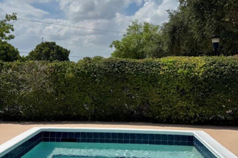 Condo in Lauderhill, Florida, 2 bedrooms  № 2265581 - photo 2