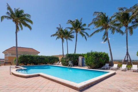 Condominio en alquiler en West Palm Beach, Florida, 2 dormitorios, 130.71 m2 № 1226979 - foto 1