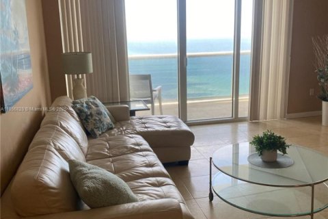 Condominio en venta en Hallandale Beach, Florida, 1 dormitorio, 78.41 m2 № 1882107 - foto 12