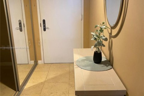Condominio en venta en Hallandale Beach, Florida, 1 dormitorio, 78.41 m2 № 1882107 - foto 1