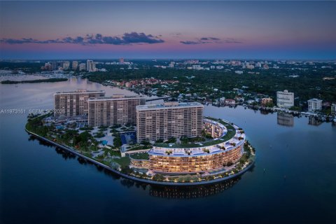 Condo in Miami, Florida, 4 bedrooms  № 2050400 - photo 28