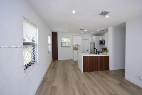 Casa en venta en Fort Lauderdale, Florida, 3 dormitorios, 86.96 m2 № 1999916 - foto 11