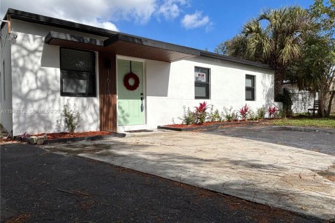 Casa en venta en Fort Lauderdale, Florida, 3 dormitorios, 86.96 m2 № 1999916 - foto 2