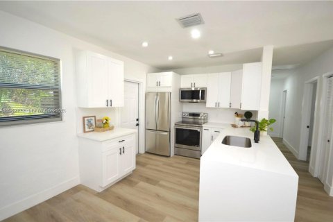 Casa en venta en Fort Lauderdale, Florida, 3 dormitorios, 86.96 m2 № 1999916 - foto 12