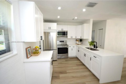 Casa en venta en Fort Lauderdale, Florida, 3 dormitorios, 86.96 m2 № 1999916 - foto 9