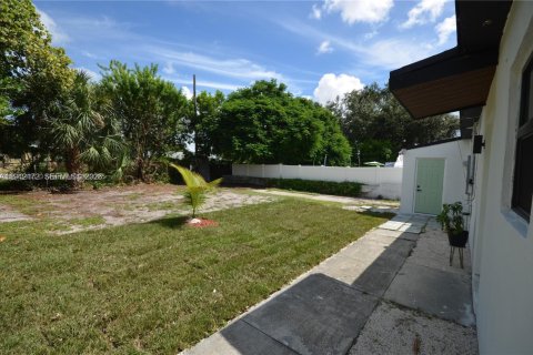 Casa en venta en Fort Lauderdale, Florida, 3 dormitorios, 86.96 m2 № 1999916 - foto 27