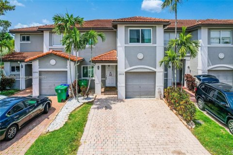 Townhouse in Miramar, Florida 3 bedrooms, 141.03 sq.m. № 1872290 - photo 2