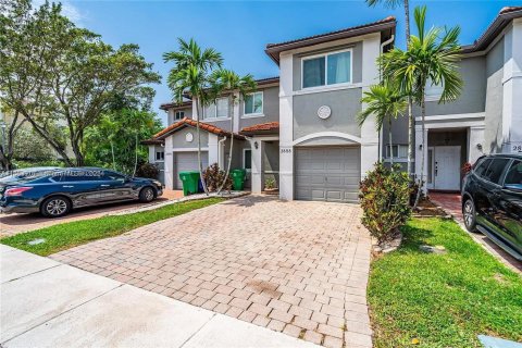 Townhouse in Miramar, Florida 3 bedrooms, 141.03 sq.m. № 1872290 - photo 4