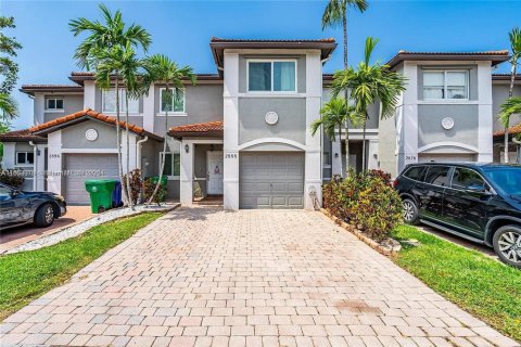 Townhouse in Miramar, Florida 3 bedrooms, 141.03 sq.m. № 1872290 - photo 1