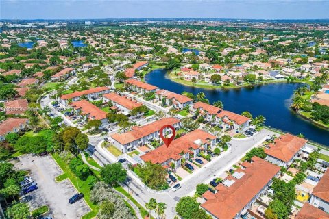 Townhouse in Miramar, Florida 3 bedrooms, 141.03 sq.m. № 1872290 - photo 8