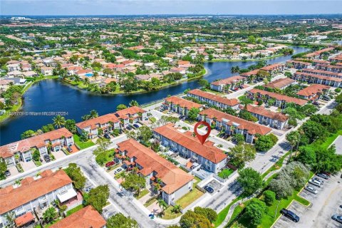 Townhouse in Miramar, Florida 3 bedrooms, 141.03 sq.m. № 1872290 - photo 9