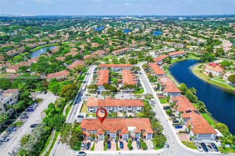 Townhouse in Miramar, Florida 3 bedrooms, 141.03 sq.m. № 1872290 - photo 6
