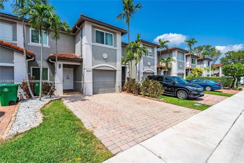 Townhouse in Miramar, Florida 3 bedrooms, 141.03 sq.m. № 1872290 - photo 3