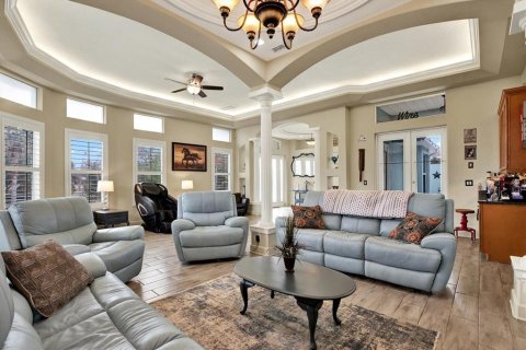 House in Spring Hill, Florida 3 bedrooms, 341.51 sq.m. № 1716885 - photo 10