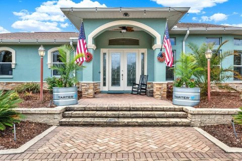 House in Spring Hill, Florida 3 bedrooms, 341.51 sq.m. № 1716885 - photo 1