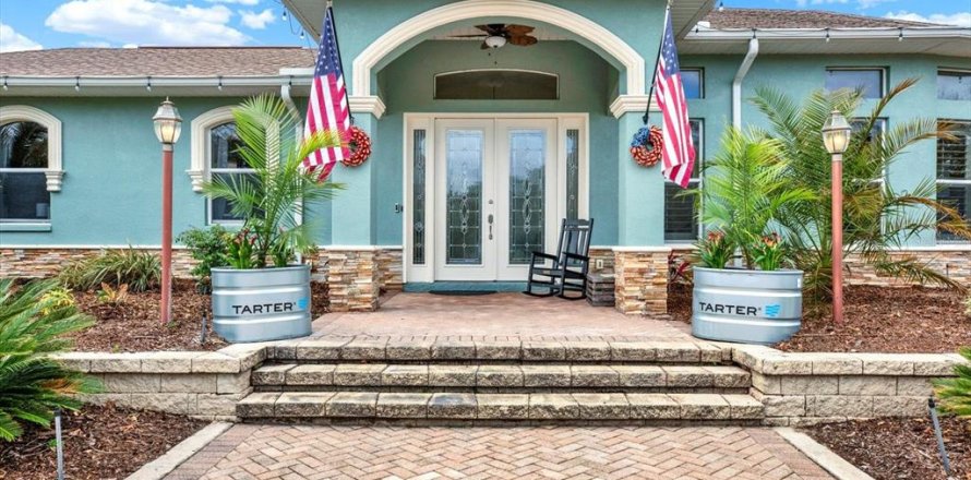 House in Spring Hill, Florida 3 bedrooms, 341.51 sq.m. № 1716885