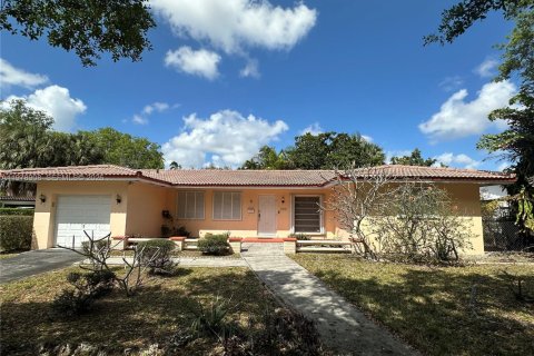 Дом в Майами-Лейкс, Флорида 4 спальни, 146.32м2 № 2056536