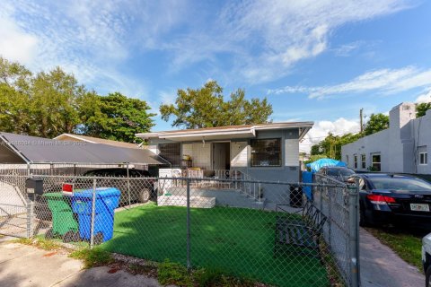 Propiedad comercial en Miami, Florida 127.74 m2 № 1943630