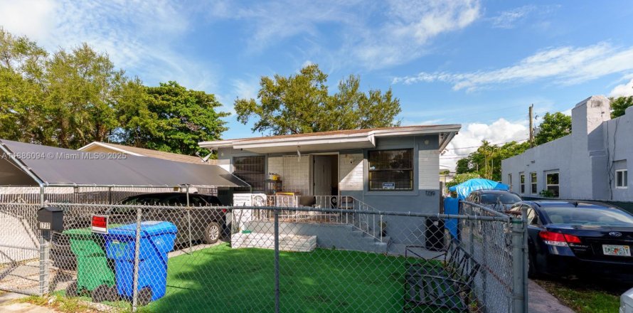 Propiedad comercial en Miami, Florida 127.74 m2 № 1943630