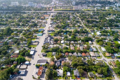 Propiedad comercial en venta en Miami, Florida, 127.74 m2 № 1943630 - foto 14