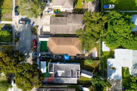 Propiedad comercial en venta en Miami, Florida, 127.74 m2 № 1943630 - foto 16