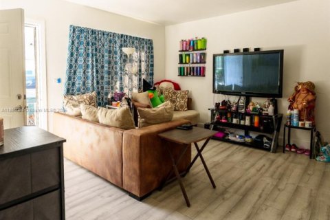 Propiedad comercial en venta en Miami, Florida, 127.74 m2 № 1943630 - foto 7