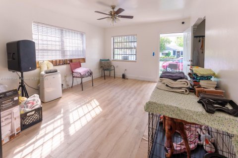 Propiedad comercial en venta en Miami, Florida, 127.74 m2 № 1943630 - foto 2