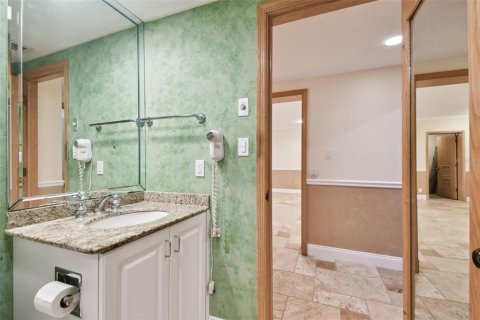 Condo in Palm Harbor, Florida, 1 bedroom  № 1440781 - photo 19