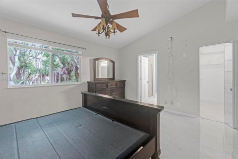 Townhouse in Lake Worth, Florida 4 bedrooms, 151.24 sq.m. № 1838635 - photo 19