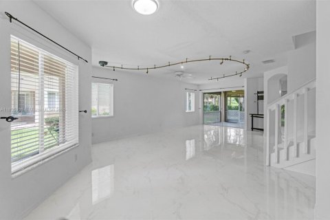 Townhouse in Lake Worth, Florida 4 bedrooms, 151.24 sq.m. № 1838635 - photo 7