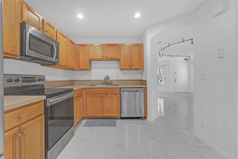 Townhouse in Lake Worth, Florida 4 bedrooms, 151.24 sq.m. № 1838635 - photo 11