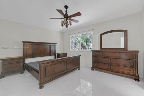Townhouse in Lake Worth, Florida 4 bedrooms, 151.24 sq.m. № 1838635 - photo 18