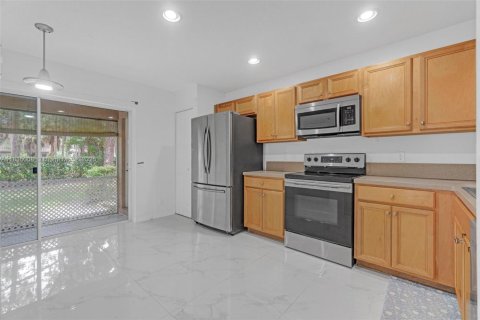 Townhouse in Lake Worth, Florida 4 bedrooms, 151.24 sq.m. № 1838635 - photo 16
