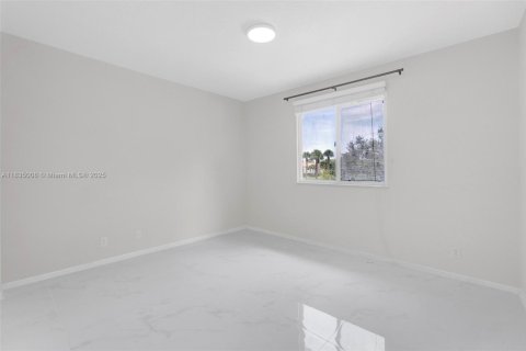 Townhouse in Lake Worth, Florida 4 bedrooms, 151.24 sq.m. № 1838635 - photo 30