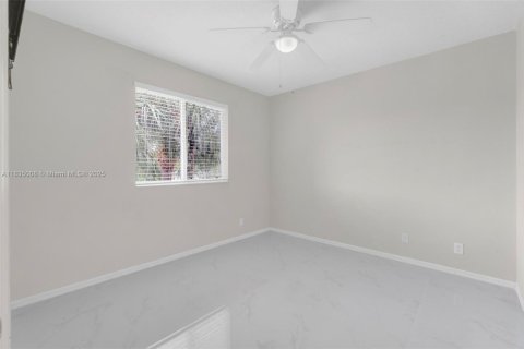 Townhouse in Lake Worth, Florida 4 bedrooms, 151.24 sq.m. № 1838635 - photo 27