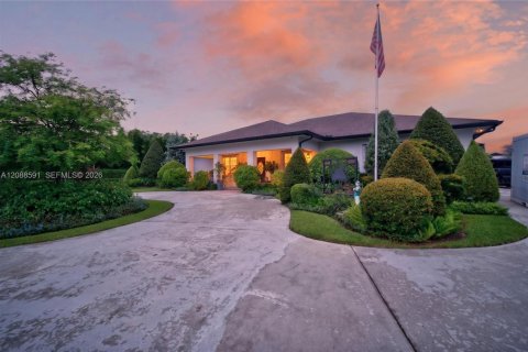 Casa en venta en Homestead, Florida, 4 dormitorios, 269.04 m2 № 2365117 - foto 2