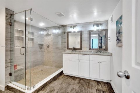 Condo in South Palm Beach, Florida, 2 bedrooms  № 1819701 - photo 20
