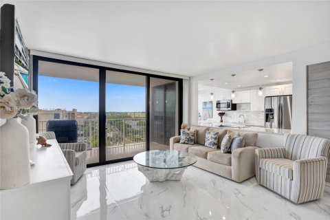 Condo in South Palm Beach, Florida, 2 bedrooms  № 1819701 - photo 8
