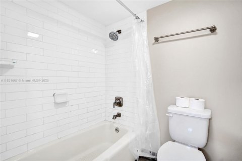 Condo in South Palm Beach, Florida, 2 bedrooms  № 1819701 - photo 27