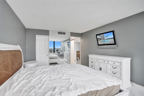 Condo in South Palm Beach, Florida, 2 bedrooms  № 1819701 - photo 18
