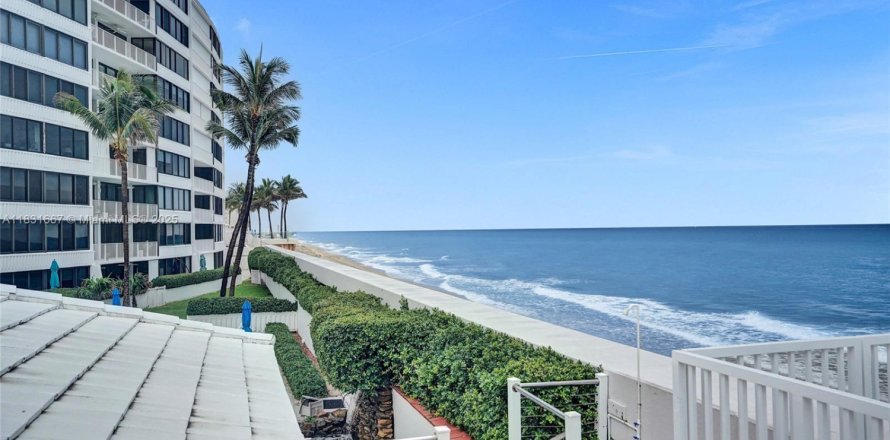 Condo in South Palm Beach, Florida, 2 bedrooms  № 1819701